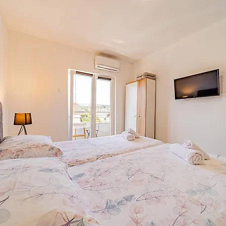 & Mirakul 3* Vela Luka