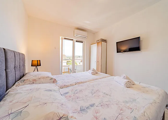 & Mirakul 3* Vela Luka