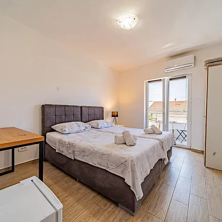 Guest house & Mirakul *