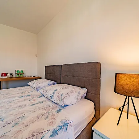 Guest house & Mirakul *
