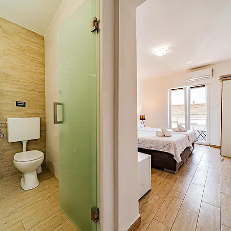 & Mirakul Guest house *