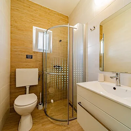 & Mirakul 3* וולה לוקה