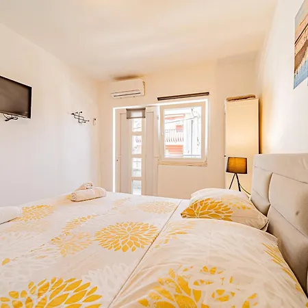 Guest house & Mirakul *