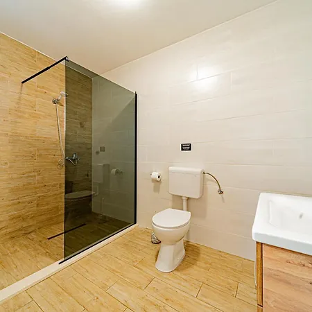 & Mirakul וולה לוקה