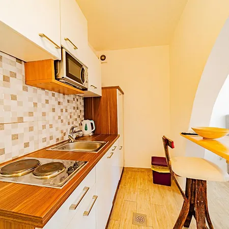 & Mirakul Guest house