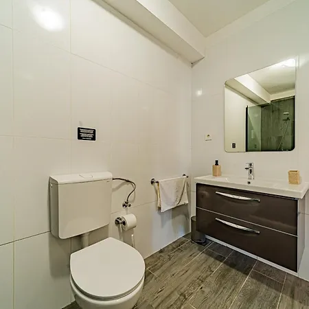 & Mirakul וולה לוקה