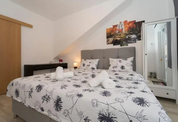 Guest house & Mirakul Vela Luka