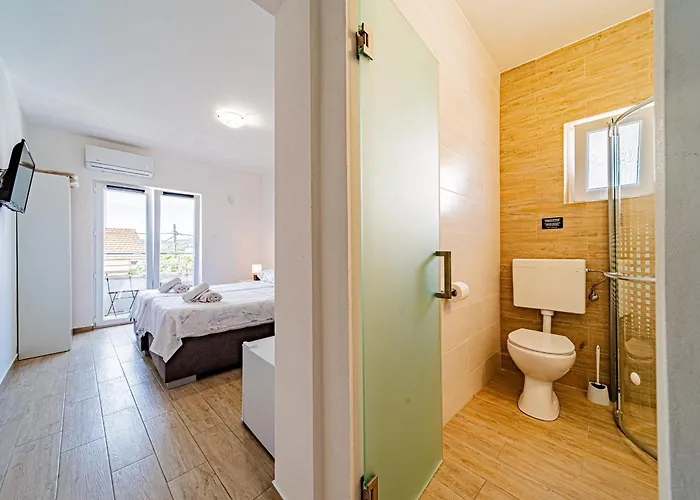 & Mirakul Guest house