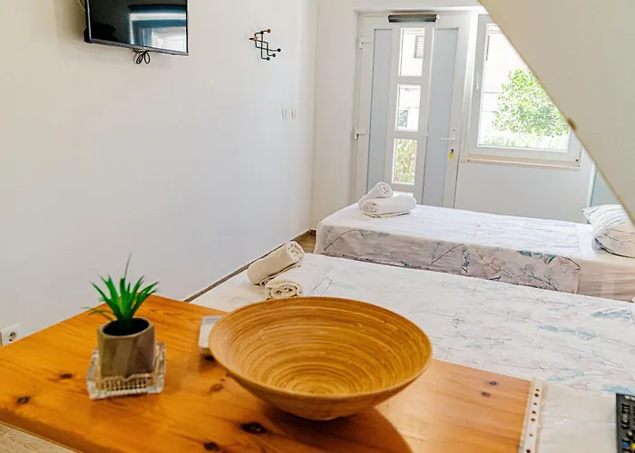 Guest house & Mirakul Vela Luka