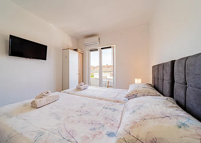 & Mirakul 3* Vela Luka