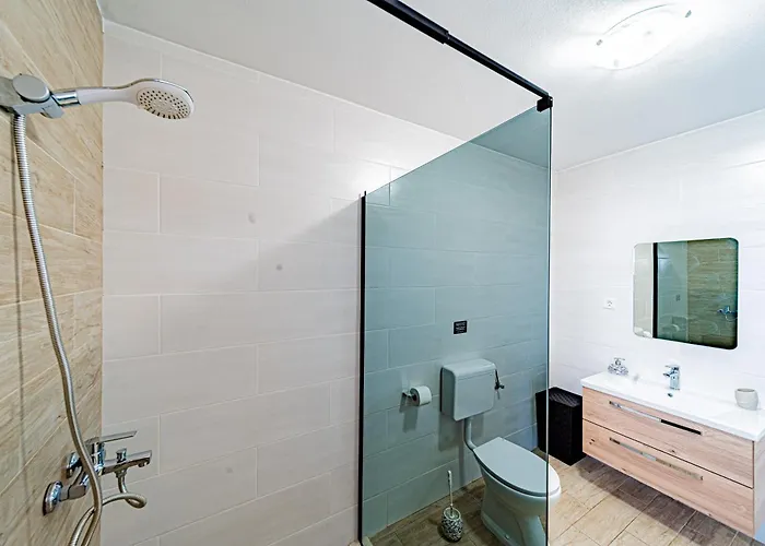 & Mirakul Guest house