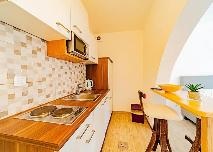 & Mirakul Guest house