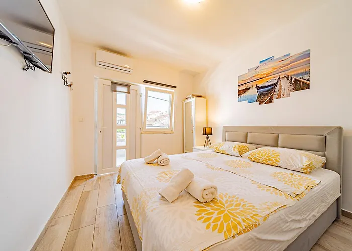 & Mirakul Guest house