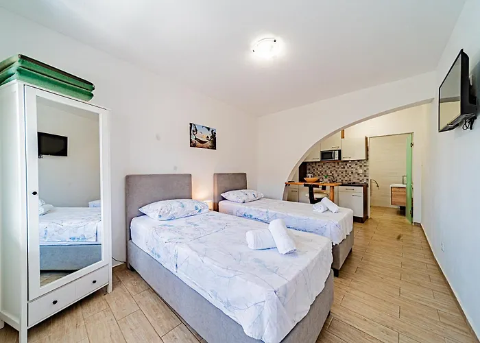 & Mirakul Guest house Vela Luka